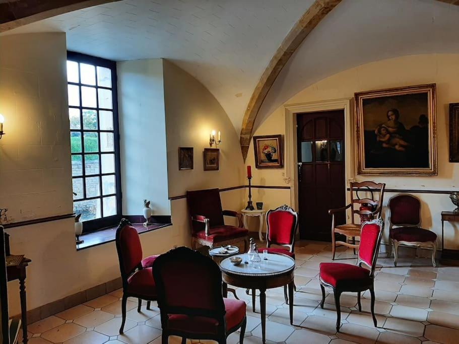 Chateau De Mornay Saint-Pierre-de-l'Isle Екстер'єр фото