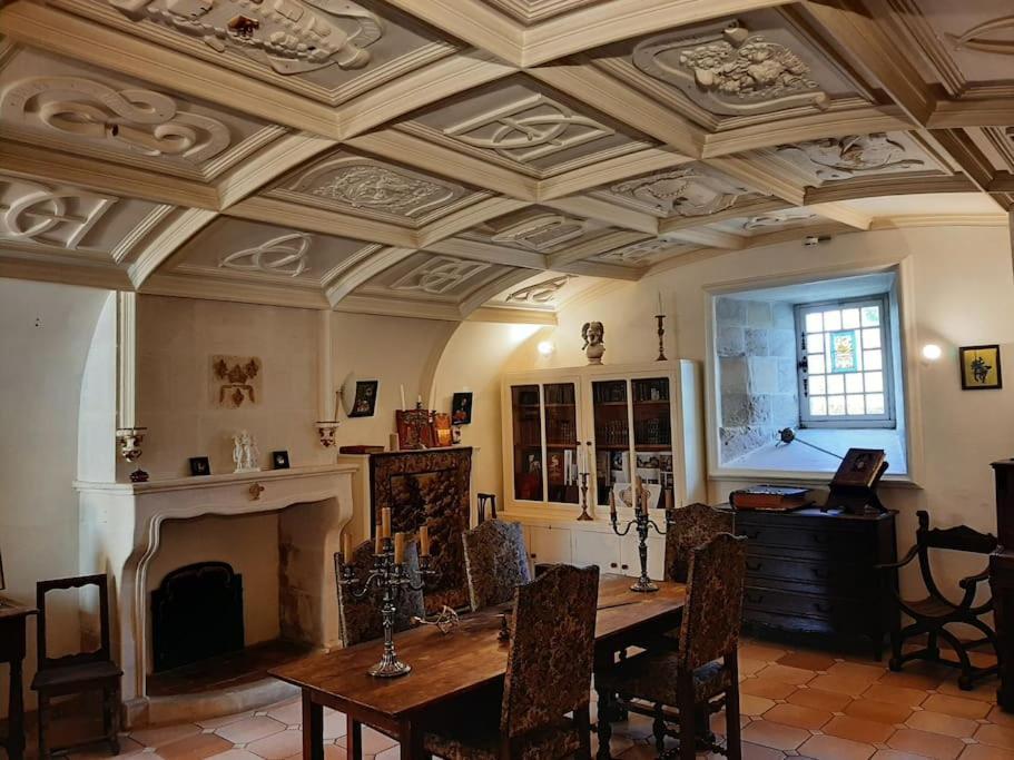 Chateau De Mornay Saint-Pierre-de-l'Isle Екстер'єр фото