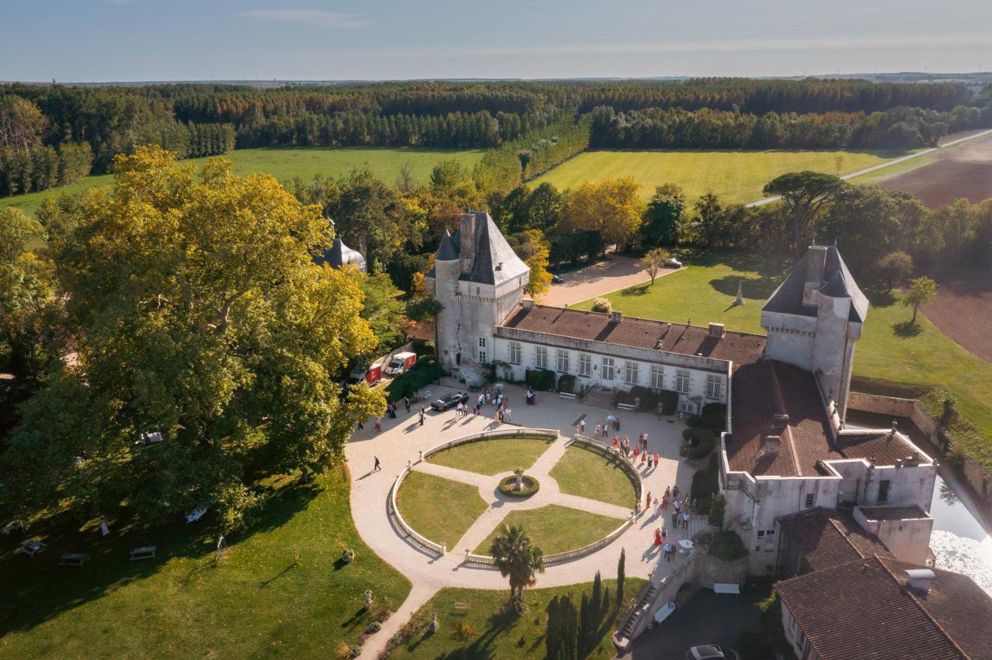 Chateau De Mornay Saint-Pierre-de-l'Isle Екстер'єр фото